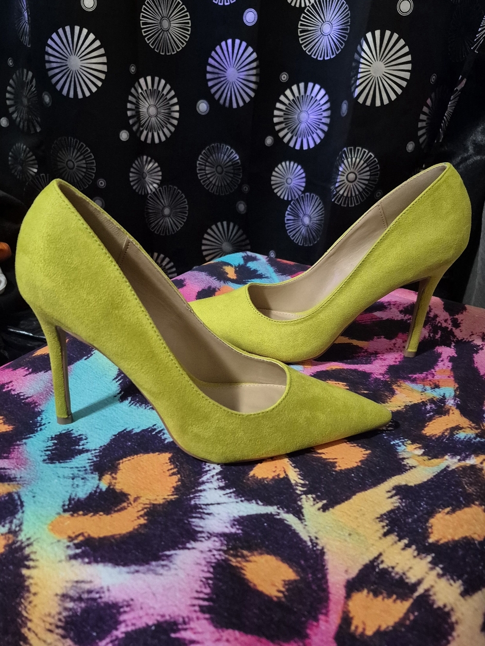 Shoe Dazzle Lime Green Suede Pointed-Toe Stiletto Pumps